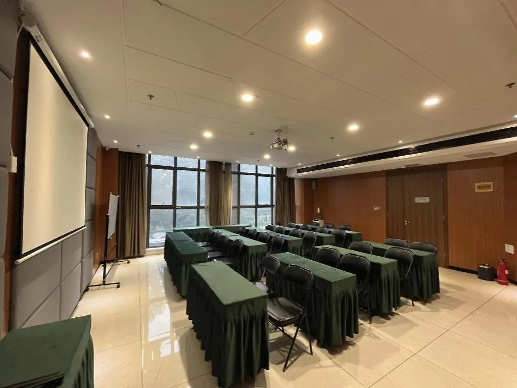 柏曼酒店新乡牧野大道店 关店 3*,  中国
