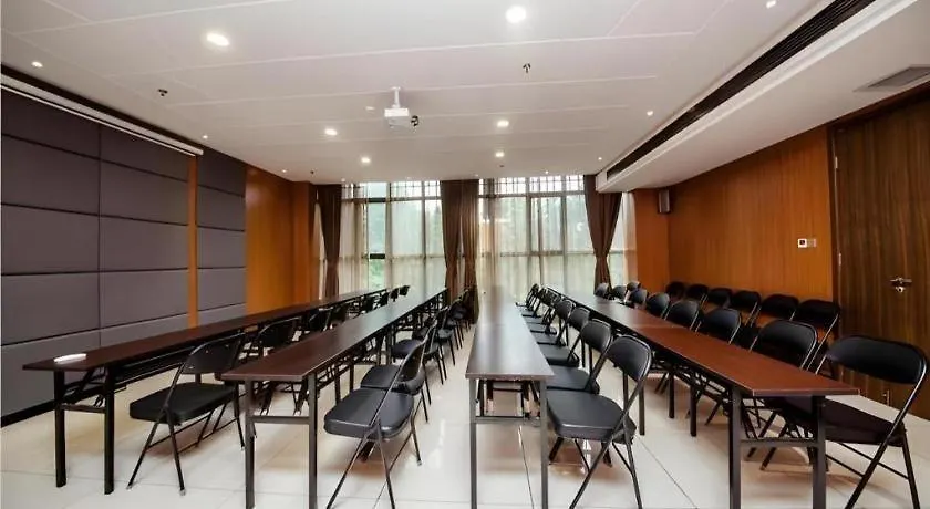 柏曼酒店新乡牧野大道店 关店 3*,  中国